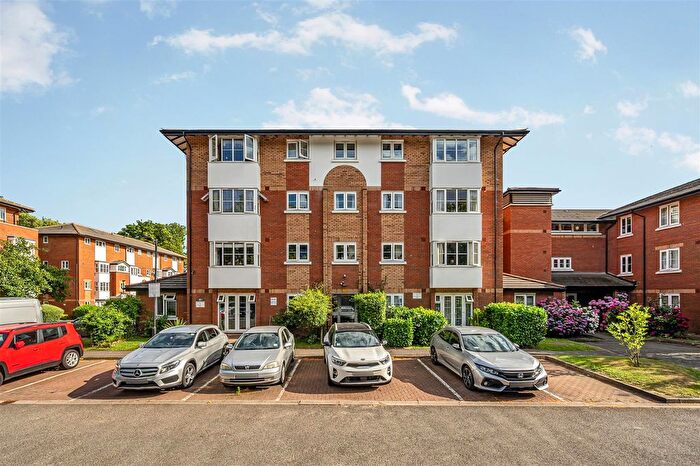 2 Bedroom Flat For Sale In Beechwood Grove, W3