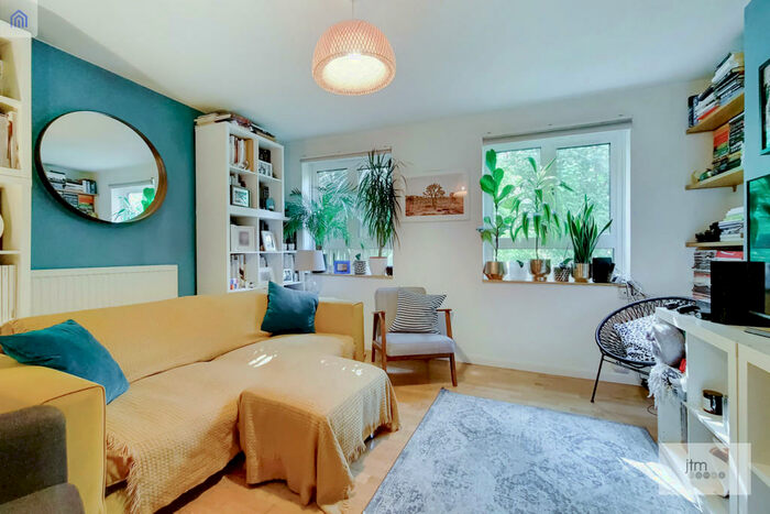 2 Bedroom Apartment To Rent In Abingdon Close, Camden Square, NW1