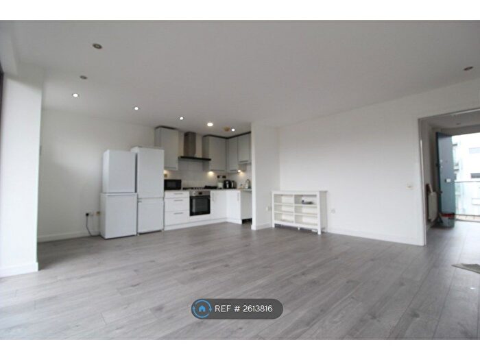 2 Bedroom Flat To Rent In Crown Place Apartments, London, SE16