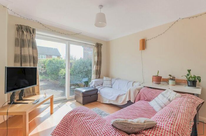 5 Bedroom Terraced House To Rent In St. Johns Road, Guildford, GU2