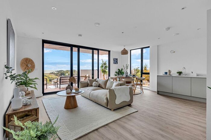 3 Bedroom Flat For Sale In Block, Seabrook Road, CT21