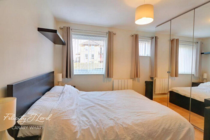 2 Bedroom Apartment To Rent In Barnfield Place, London, E14