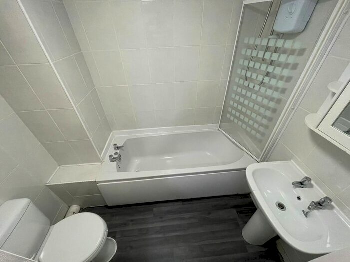 1 Bedroom Flat To Rent In Foulford Street, Cowdenbeath, Fife, KY4