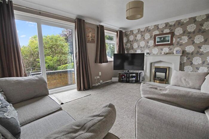 3 Bedroom Semi Detached House For Sale In Mackenzie Road, Raunds, NN9