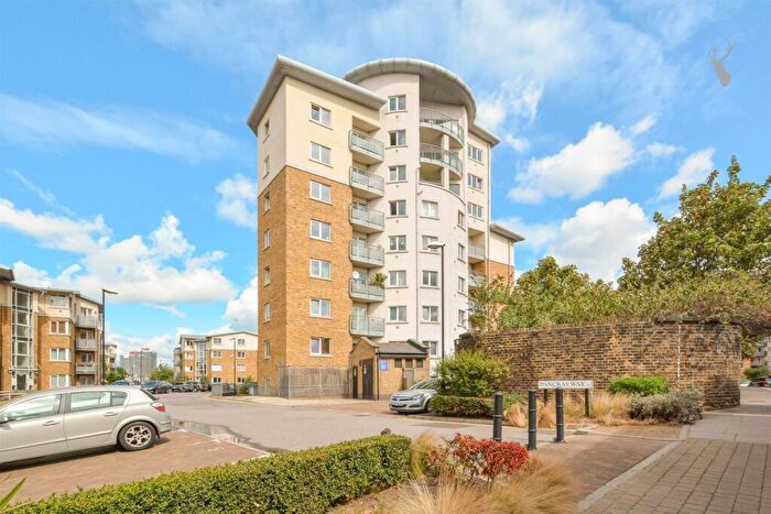 2 Bedroom Flat For Sale In Pancras Way, Bow, E3