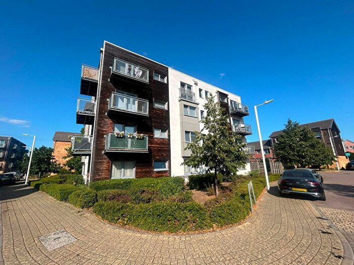 2 Bedroom Flat For Sale In Lady Jane Place, Dartford, DA1