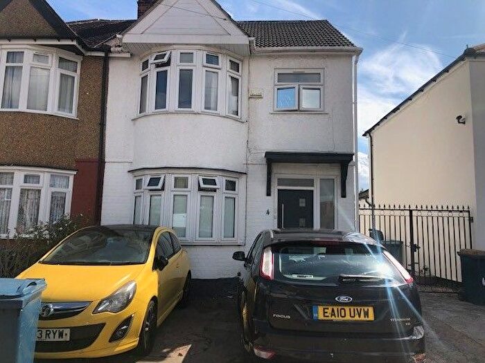 2 Bedroom Flat To Rent In Harrow Weald, HA3