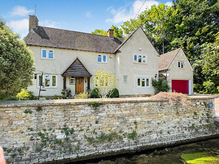 4 Bedroom Detached House For Sale In High Road, Ashton Keynes, SN6