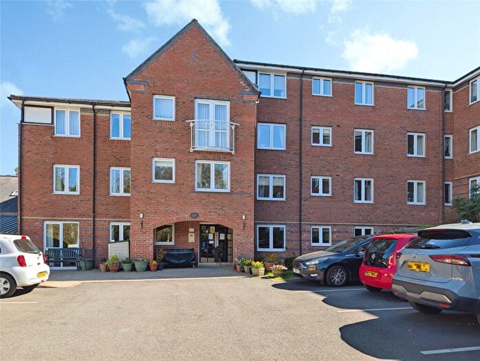 2 Bedroom Apartment For Sale In Chase Court, Whickham, NE16