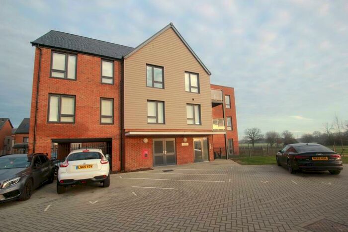 3 Bedroom Apartment To Rent In Woking, GU22