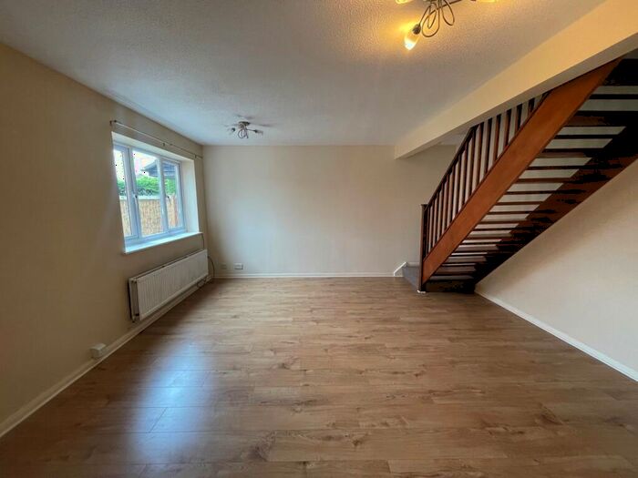 2 Bedroom Terraced House For Sale In Chatfield Drive, Guildford, GU4