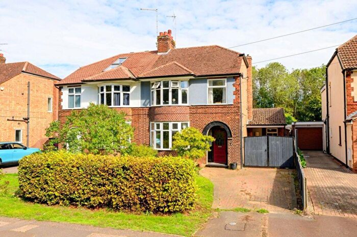 3 Bedroom Semi Detached House For Sale In Davids Close, Peterborough, PE4