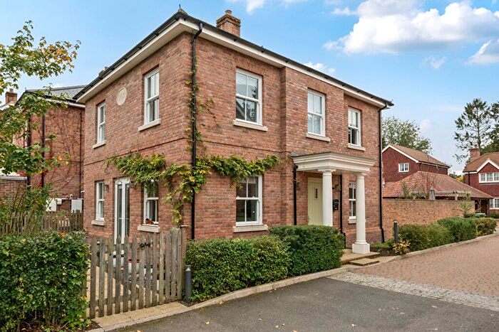 4 Bedroom Detached House For Sale In Wheatsheaf Close, North Waltham, Basingstoke, Hampshire, RG25