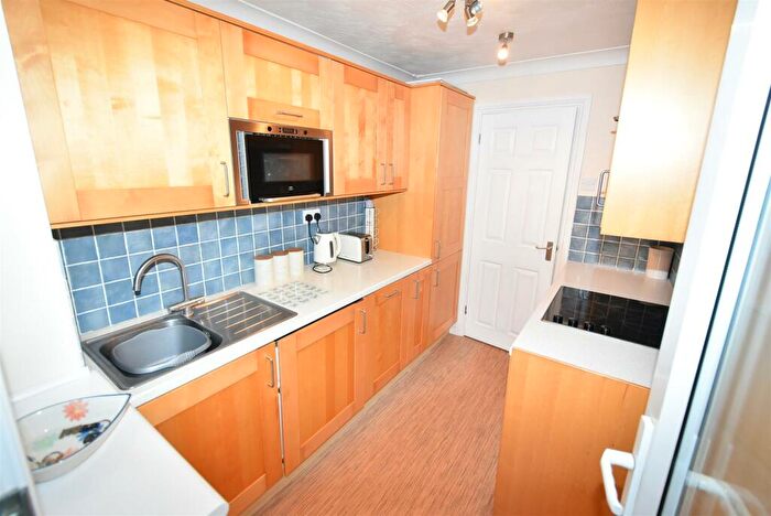 1 Bedroom Detached Bungalow For Sale In Odessa Road, Canvey Island, SS8