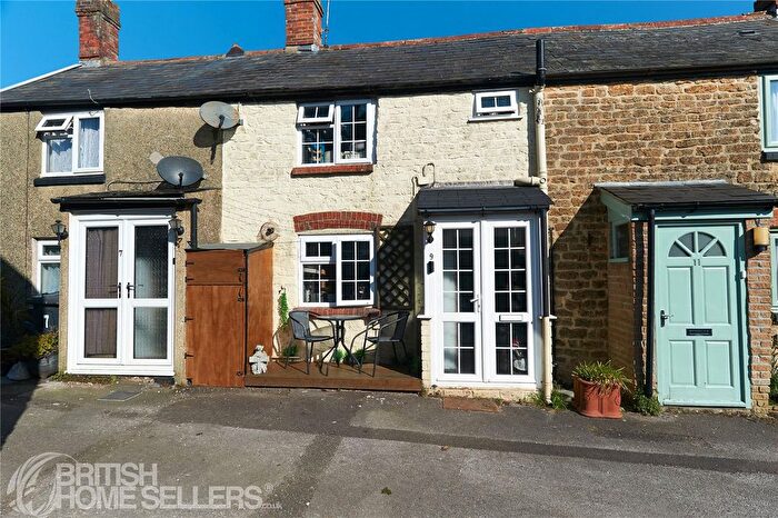1 Bedroom Terraced House For Sale In Lang Road, Crewkerne, Somerset, TA18