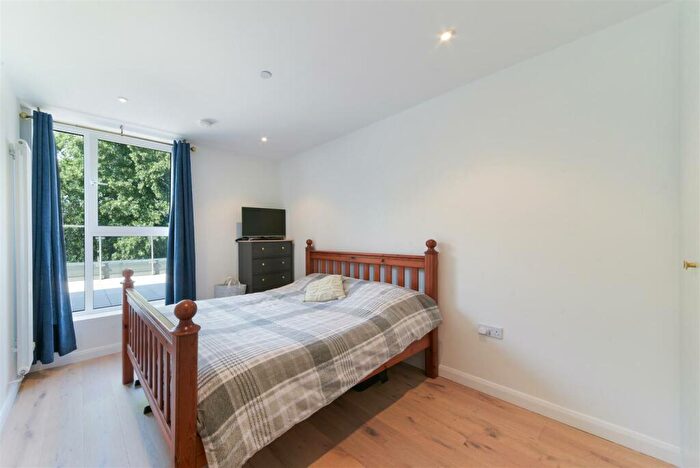 1 Bedroom Flat For Sale In Ashley Road, Epsom, KT18