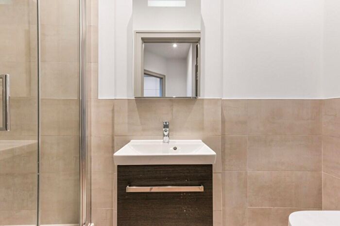 1 Bedroom Flat To Rent In Imperial Drive, Harrow, Middlesex, HA2