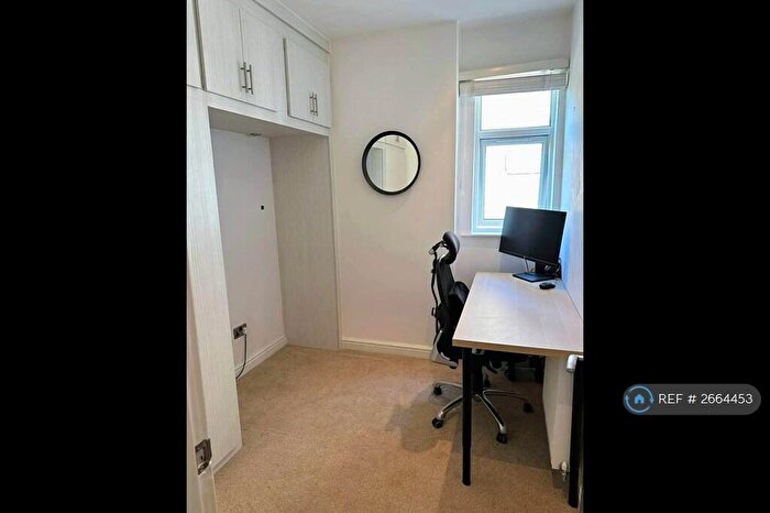 2 Bedroom Flat To Rent In Old Broadway, Didsbury, M20