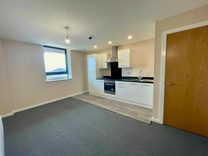 1 Bedroom Flat To Rent In Balmoral House, Windsor Street, Salford, Manchester, M5