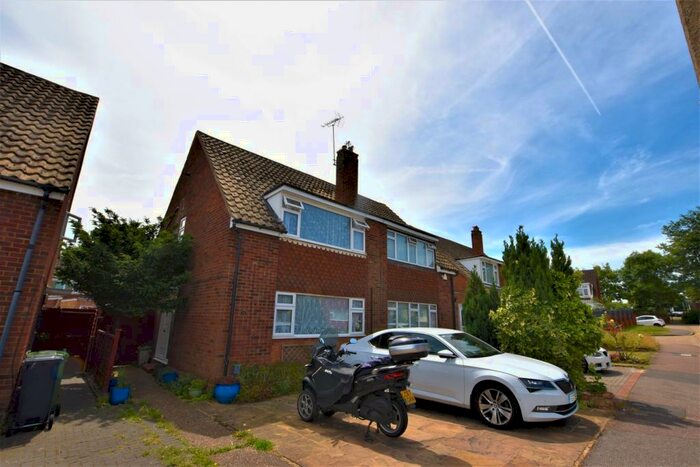 3 Bedroom Semi-Detached House To Rent In Ousden Drive, Cheshunt, Waltham Cross, EN8