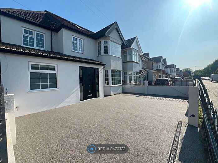 6 Bedroom Semi-Detached House To Rent In Avondale Gardens, Hounslow, TW4