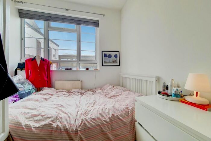 Studio To Rent In Mitcham Lane, London, SW16