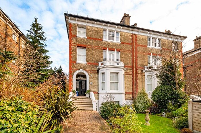 2 Bedroom Flat To Rent In The Barons, St Margarets, Twickenham, TW1