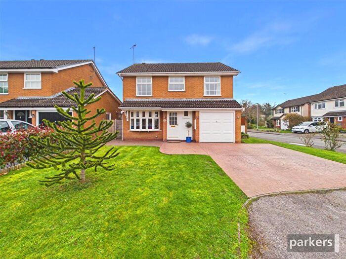 4 Bedroom Detached House For Sale In Vickers Close, Woodley, Berkshire, RG5