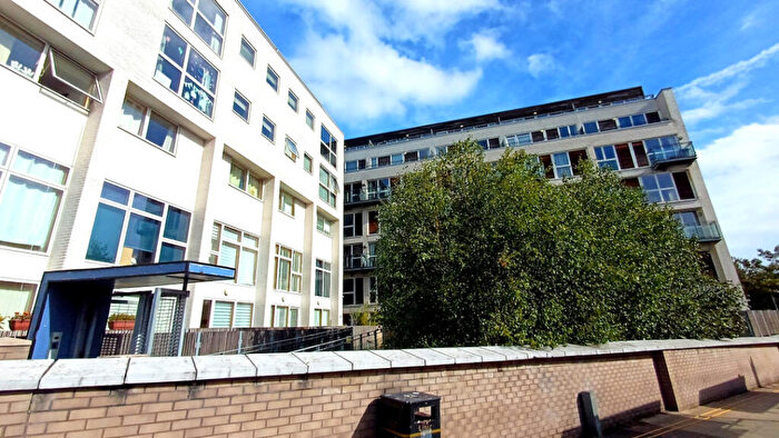 2 Bedroom Apartment For Sale In Broad Road, Sale, M33