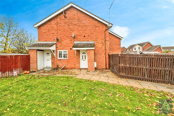 1 Bedroom Terraced House For Sale In Small Crescent, Buckingham, Buckinghamshire, MK18