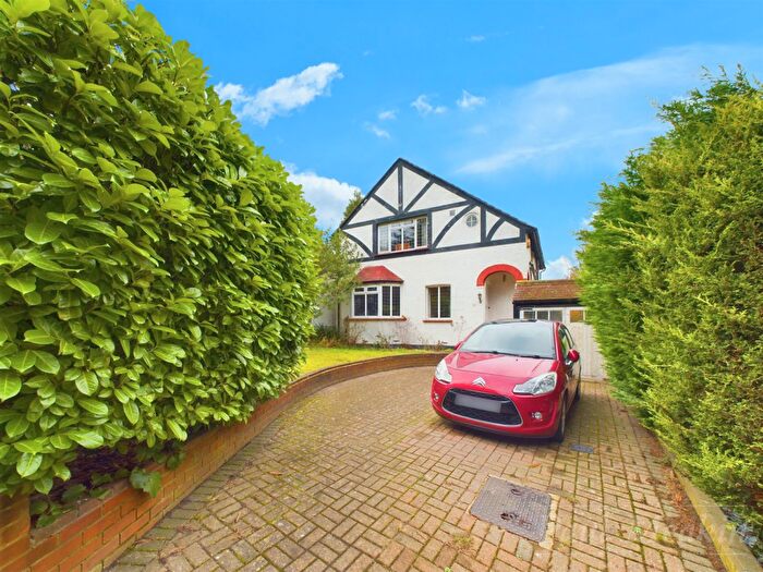 3 Bedroom Detached House For Sale In Beech Avenue, South Croydon, CR2