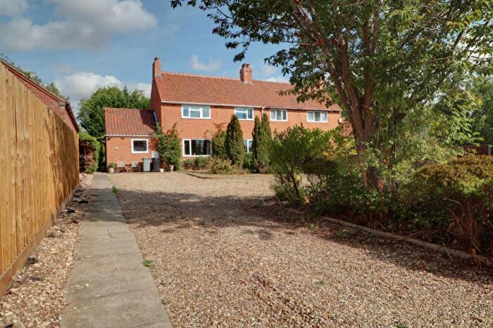 3 Bedroom Semi-Detached House For Sale In Woolsthorpe Road, Woolsthorpe By Colsterworth, Lincs, NG33