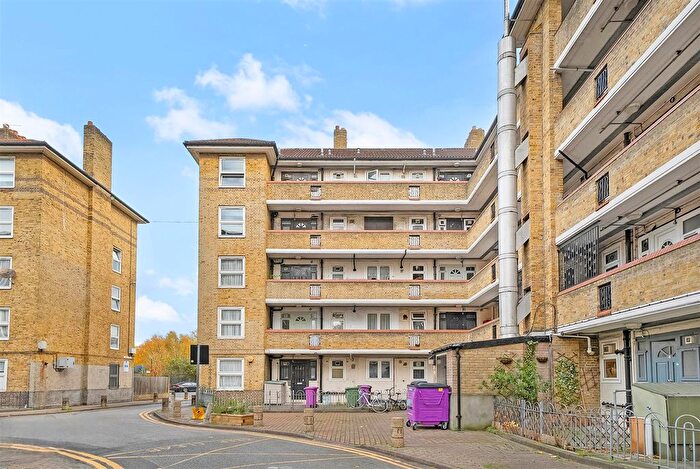 4 Bedroom Flat To Rent In Maitland House, Bishops Way, London, E2