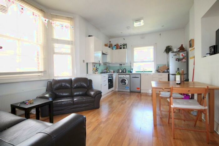 3 Bedroom Flat To Rent In College Place, Camden Town, NW1