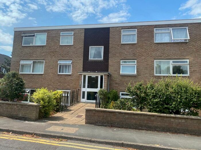 2 Bedroom Apartment To Rent In Lynne Court, Chesham Road, Holy Trinity, GU1