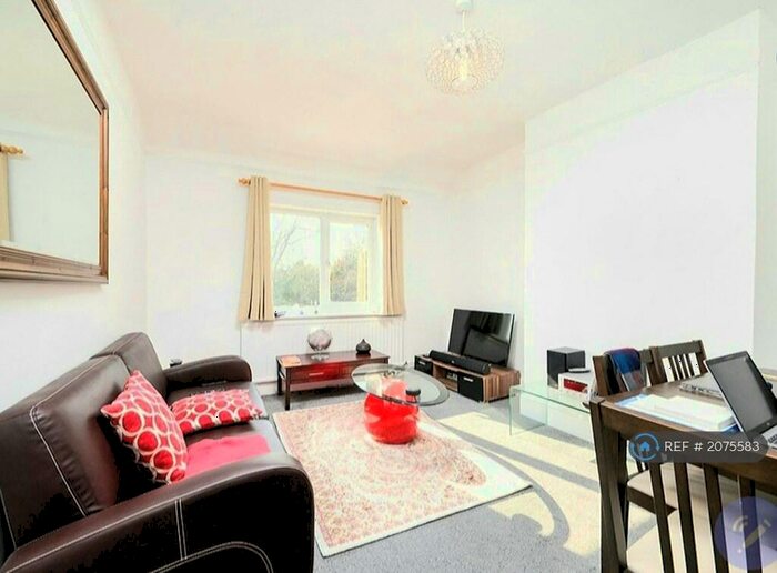 2 Bedroom Maisonette To Rent In A Millway, London, NW7