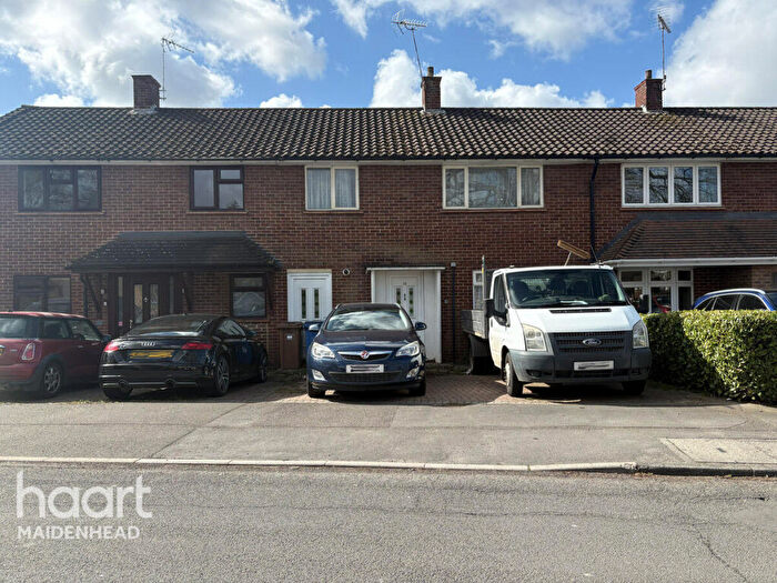 3 Bedroom Terraced House For Sale In Priestwood Avenue, Bracknell, RG42