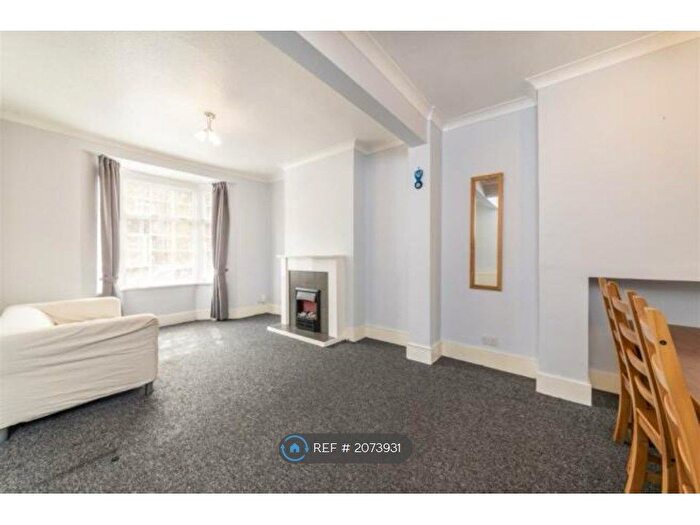 2 Bedroom Terraced House To Rent In Brentford, London, TW8