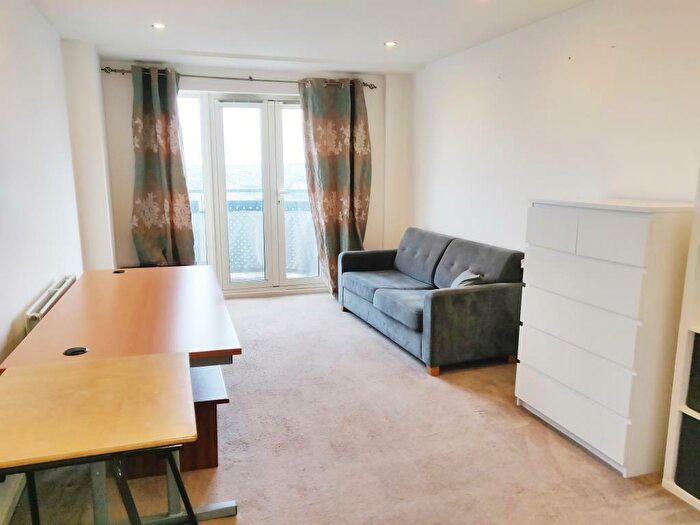 1 Bedroom Apartment To Rent In Hive, Masshouse Plaza, Birmingham, B5