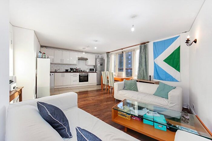 3 Bedroom Apartment To Rent In Edison Building Westferry Road, London, E14