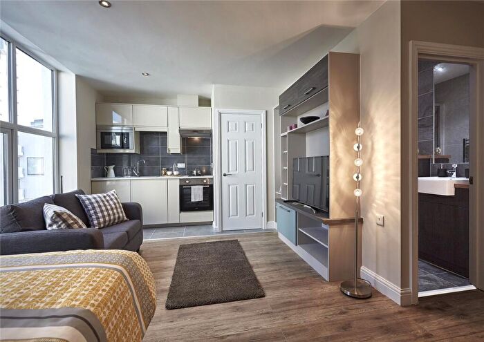 Apartment To Rent In Apt, Eagle House #, M3