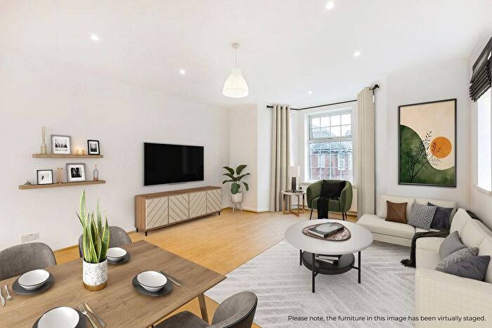2 Bedroom Maisonette To Rent In Belmont Close, Cockfosters, Barnet, EN4