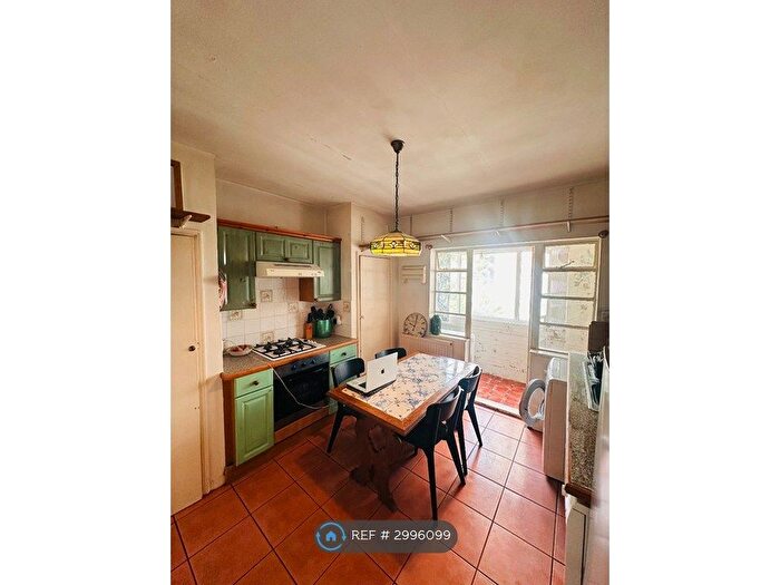 1 Bedroom Flat To Rent In Stockwell Road, London, SW9