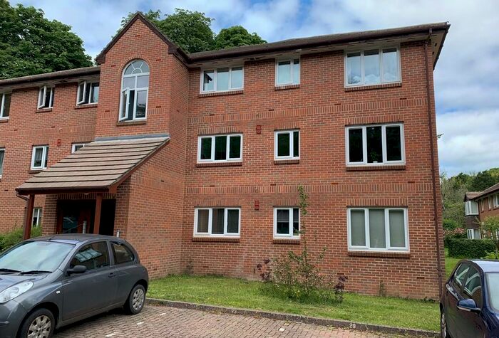 1 Bedroom Ground Flat To Rent In Tilebarn Close, Henley-on-Thames, RG9