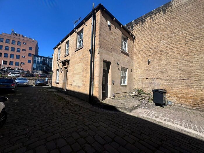 1 Bedroom Flat To Rent In Union Bank Yard, New Street, Huddersfield, HD1