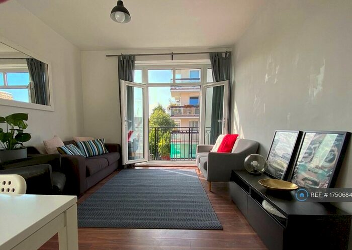 3 Bedroom Flat To Rent In Cobb House, London, E2