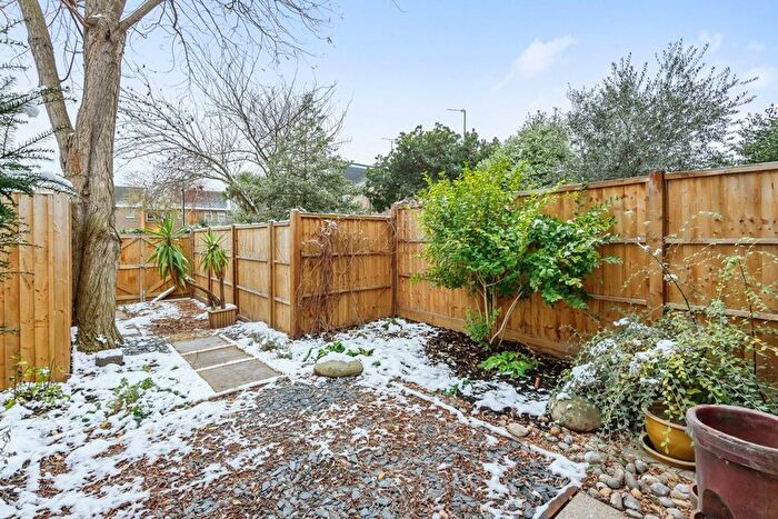 1 Bedroom Semi-Detached House To Rent In St. Pauls Terrace, London, SE17