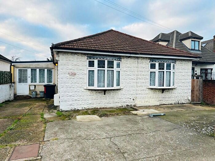 3 Bedroom Detached Bungalow For Sale In Betterton Road, Rainham, Havering, London, RM13