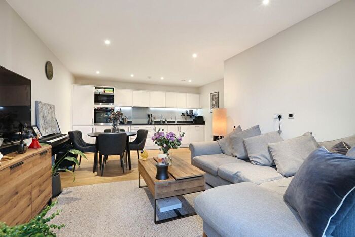 1 Bedroom Flat For Sale In Lomond Grove, London, SE5