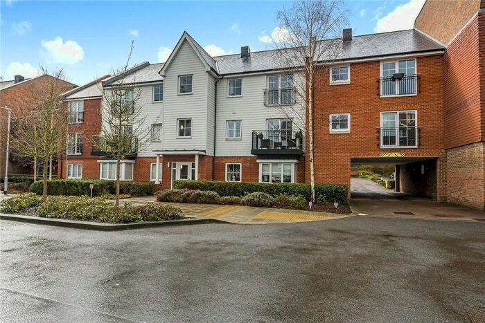 2 Bedroom Flat To Rent In Eden Road, Dunton Green, Sevenoaks, Kent, TN14